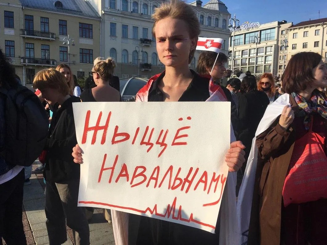 Был и плакат в поддержку Алексея Навального. Фото: Ирина Тумакова / «Новая газета»