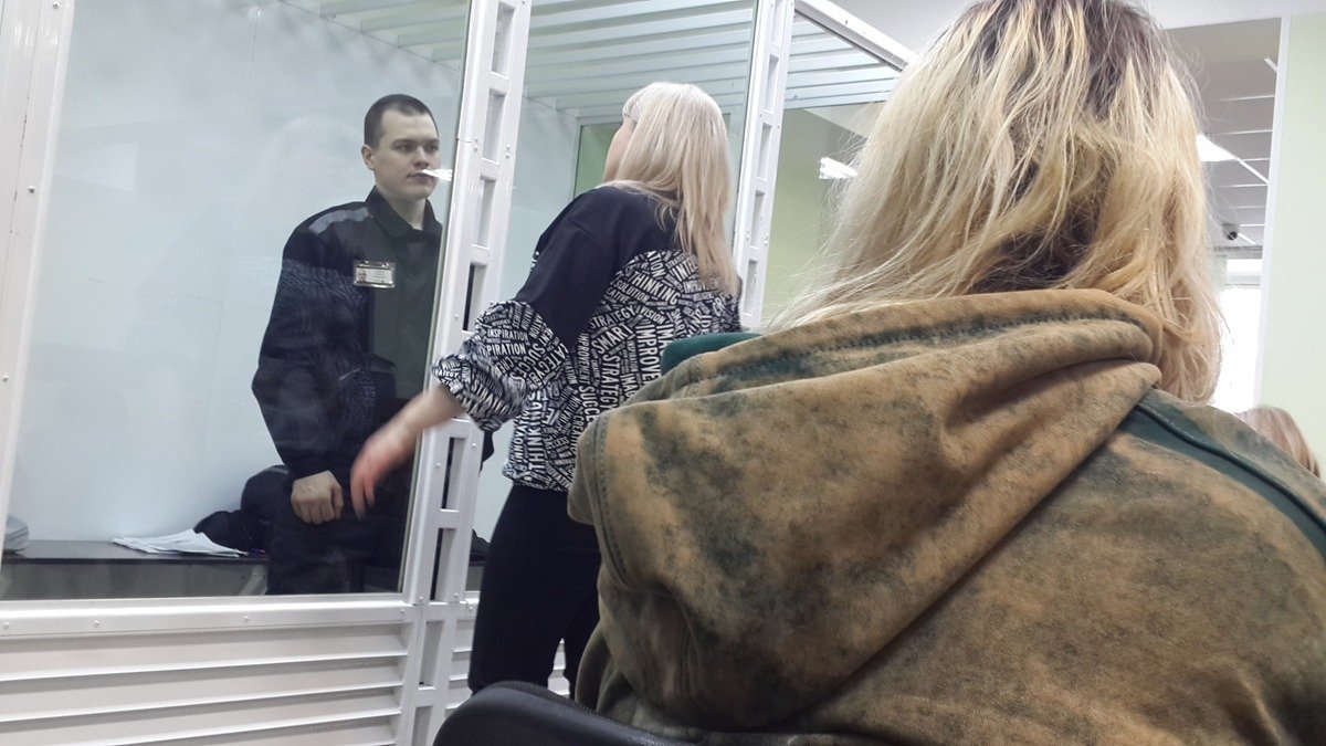 Никита Уваров. Спиной Максим и Татьяна. Советский райсуд, 12 марта. Фото: Алексей Тарасов / «Новая газета»