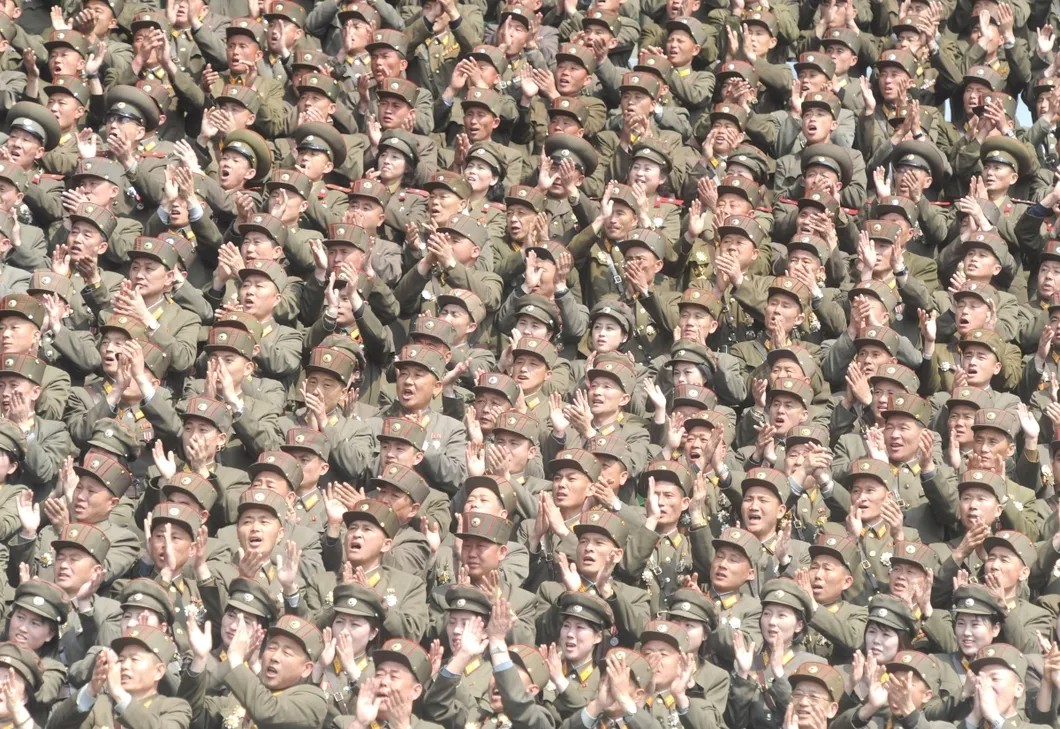 Торжественное собрание представителей армии КНДР на стадионе в Пхеньяне. Фото: РИА Новости