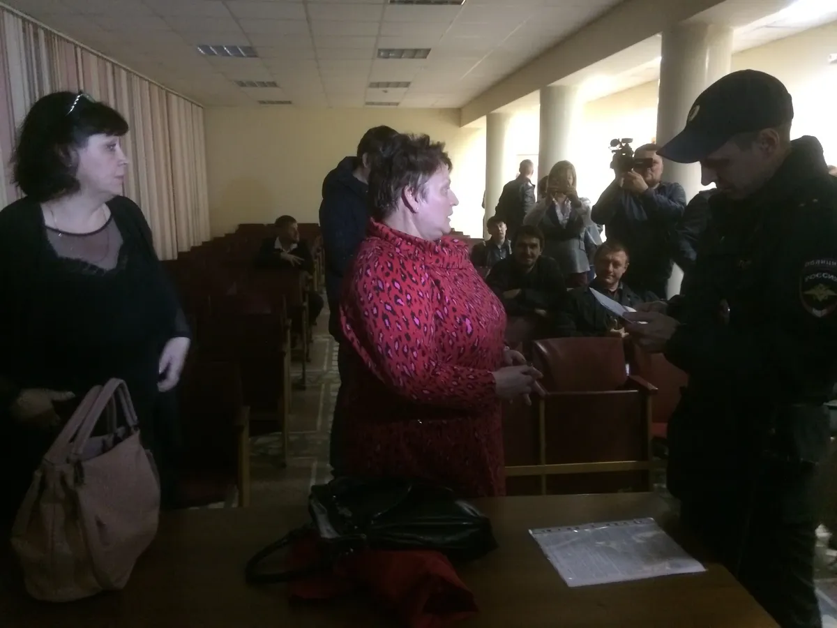 Евгения Елизарьева и Ольга Суворова на общественных слушаниях по Русалу. Фото: Алексей Тарасов / «Новая газета»