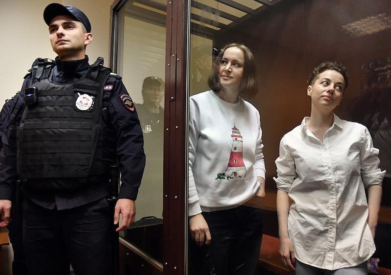 Светлана Петрийчук и Женя Беркович в суде. Фото: Ирина Бужор / Коммерсантъ