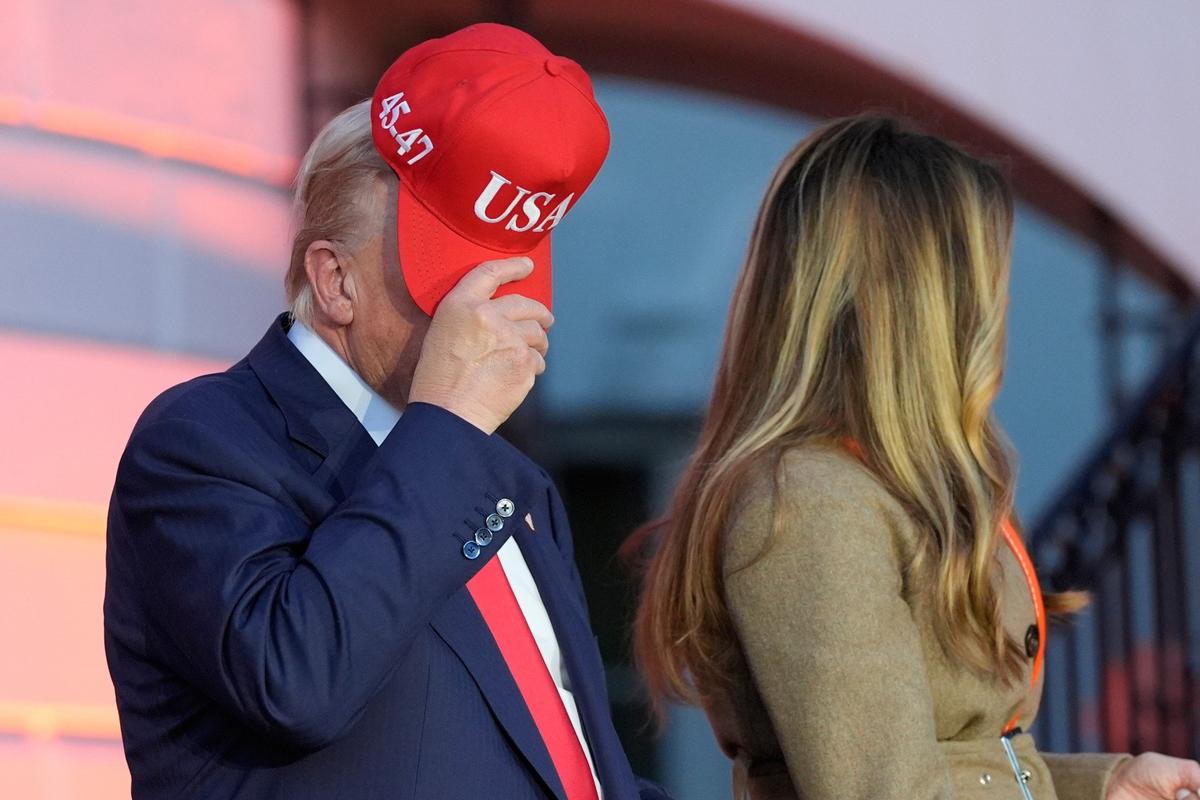 Дональд Трамп и первая леди Мелания Трамп на костюмированном празднике в честь Хэллоуина в Белом доме. Фото: AP / TASS