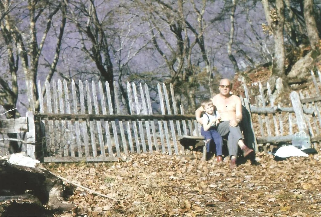 Юрий Казаков с сыном Алешей, 1972 год. Фото из архива семьи Казаковых