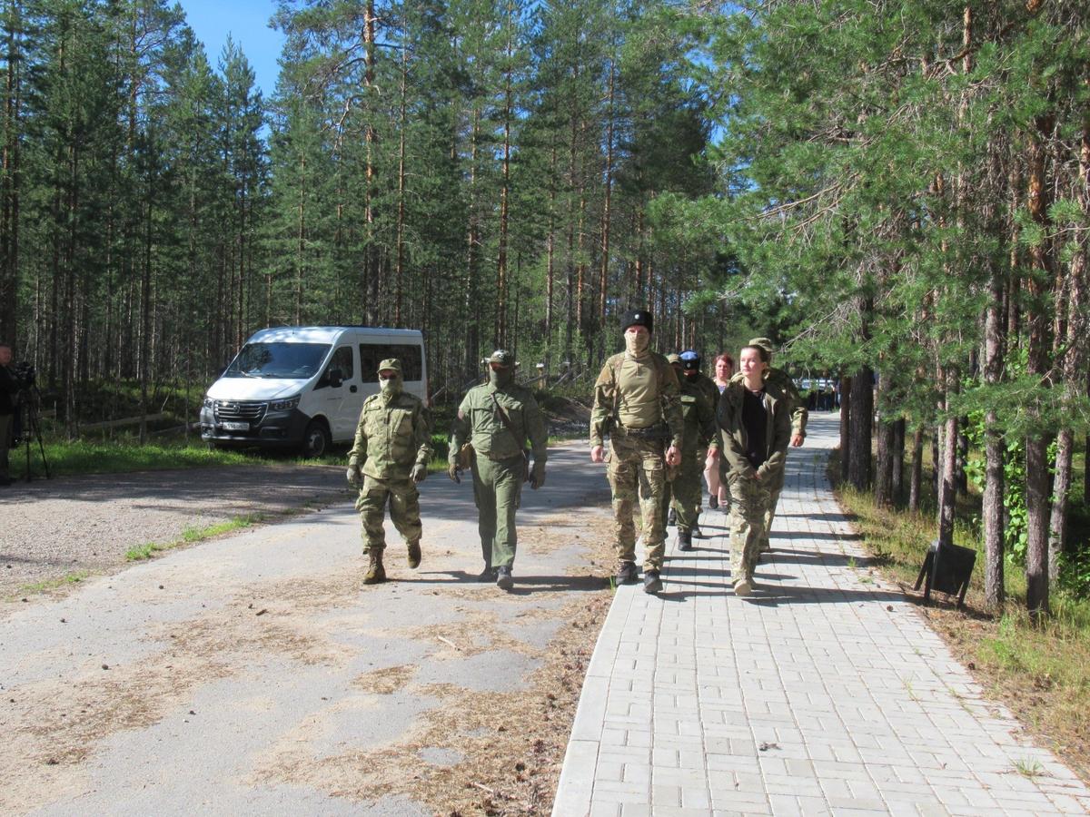 Представители «Отдельного казачьего общества Республики Карелия». Фото: Наталья Шкуренок / «Новая газета»