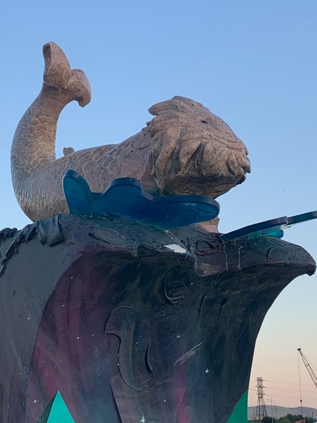 Скульптура «Чудо-рыба» на набережной Колы. Фото: Татьяна Брицкая / «Новая газета»