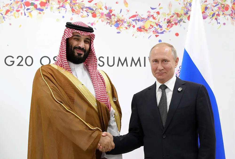 Наследный принц Саудовской Аравии Мухаммед ибн Салман Аль Сауд и Владимир Путин. Фото: Михаил Климентьев / ТАСС