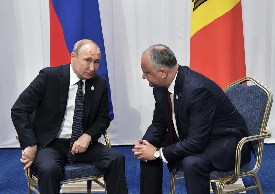 Владимир Путин выступил в поддержку президента Игоря Додона. Его же поддержали США и ЕС. Фото: РИА Новости