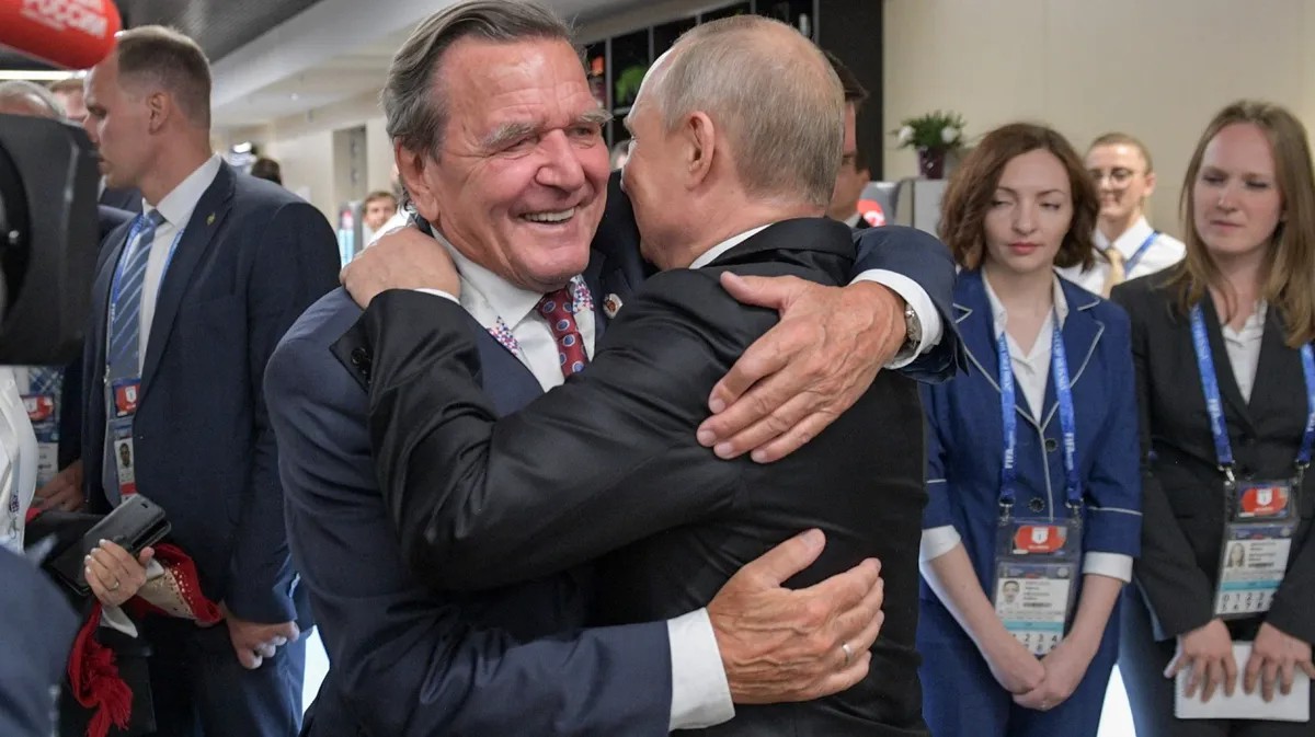 Gerhard Schroder and Vladimir Putin. Photo by Alexey Druzhinin / TASS