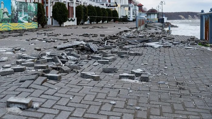 Повреждения набережной. Фото: «Новый Калининград.ру»