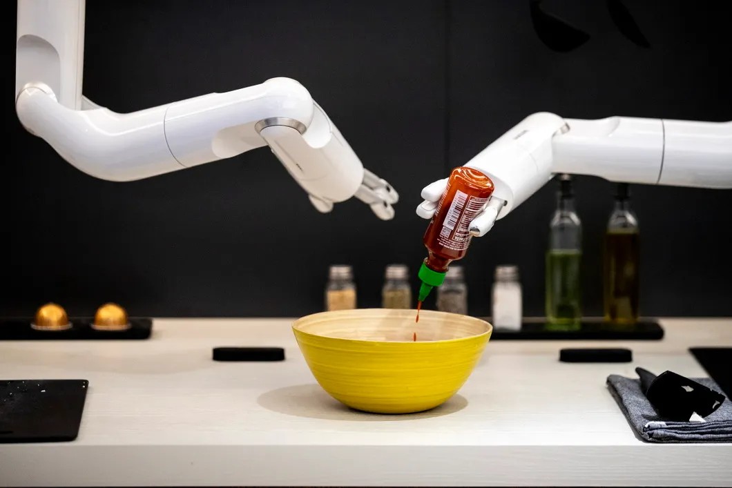 «Умный» кухонный робот от Samsung на выставке Consumer Electronics Show. Фото: EPA
