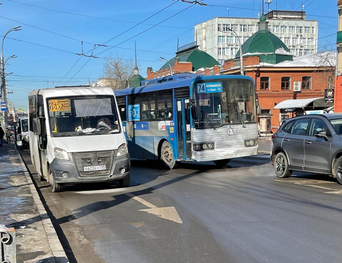 Транспортный аншлаг на улице Ленина. Фото: Ольга Путилова