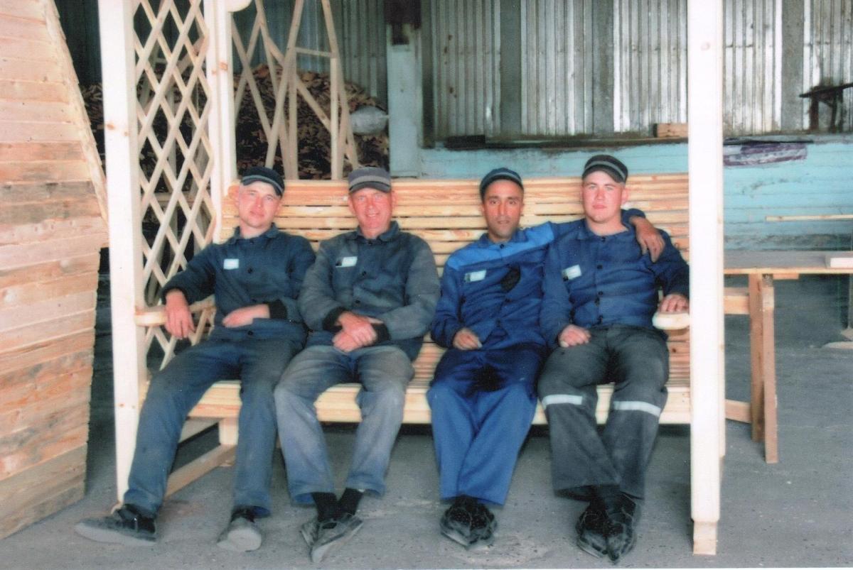 ИК-35, Хакасия. М. Афанасьев второй слева. Фото: архив