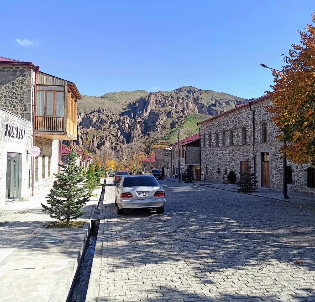 Одна из центральных улиц Гориса. Фото: Евгения Енгибарян