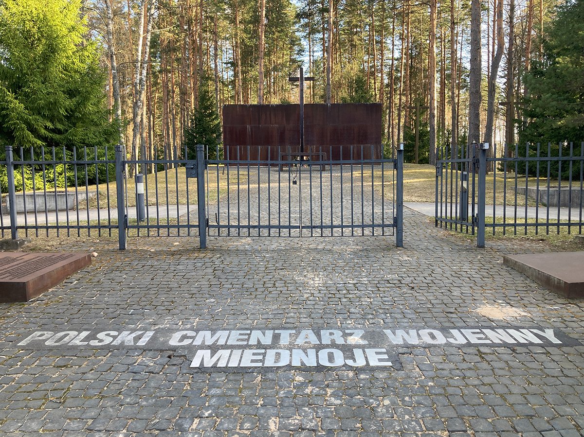 Польская часть мемориала в Медном сегодня заброшена. Фото: Ирина Тумакова / «Новая газета»