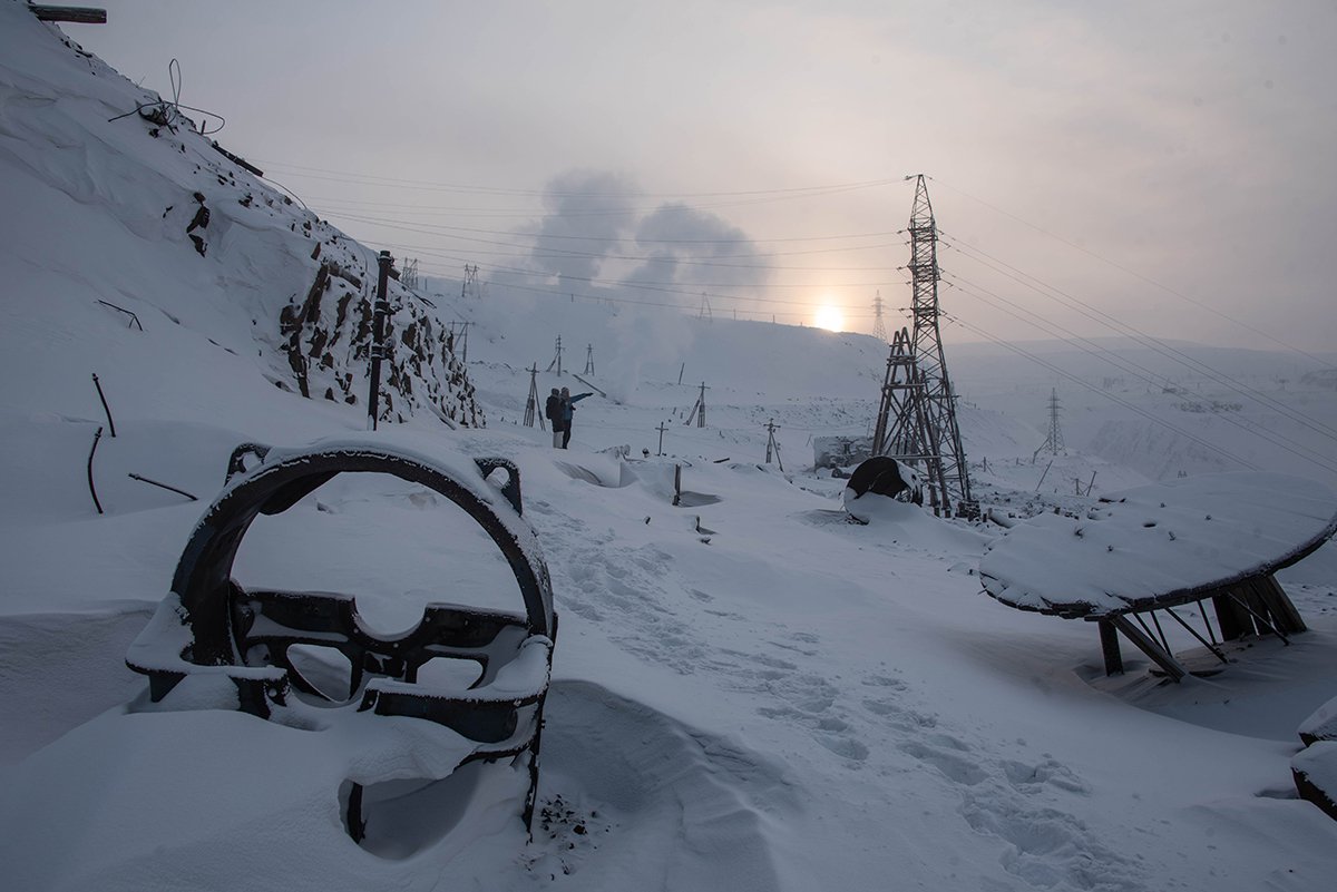 На Медвежьей горе, недалеко от разрушенного цеха НОФ. Фото: Виктория Одиссонова / «Новая газета»