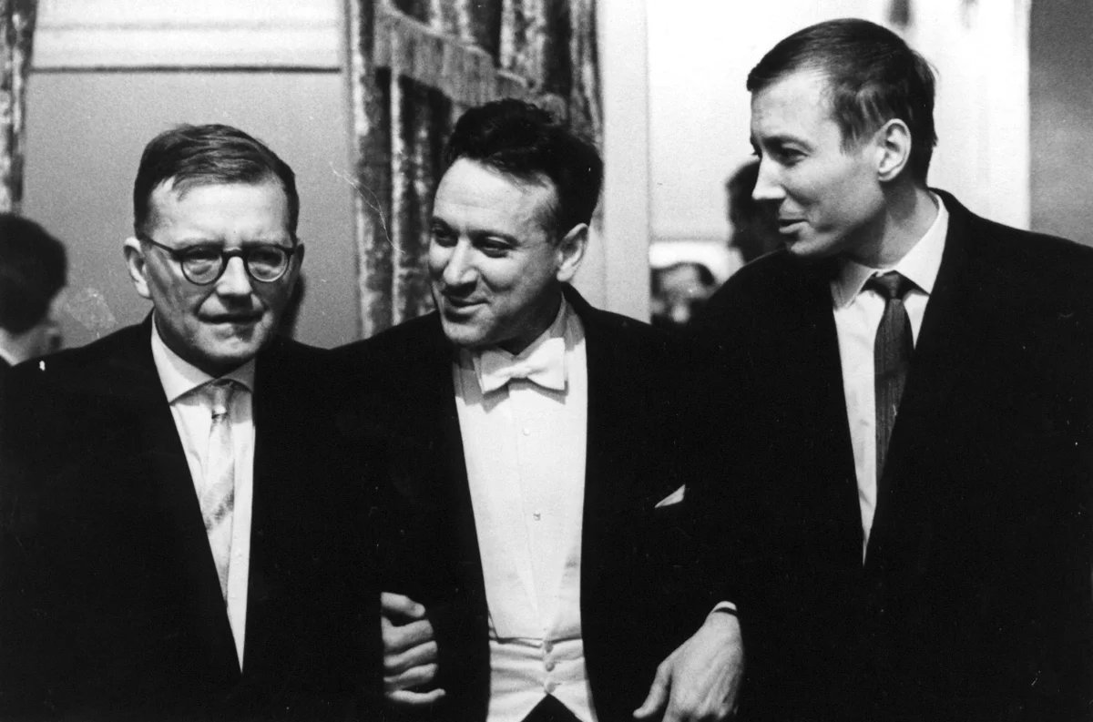 Шостакович, Кондрашин и Евтушенко после премьеры Тринадцатой симфонии 18 декабря 1962 года. Архив Д.Д. Шостаковича, ф. 6, р. 1, ед. хр. 294