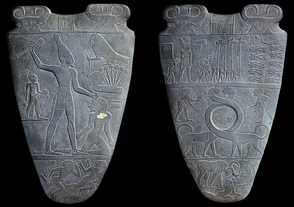 Палетка Нармера. Ок. 3200–3000 гг. до н. э. Каирский египетский музей, Каир, Египет. Фото: википедия