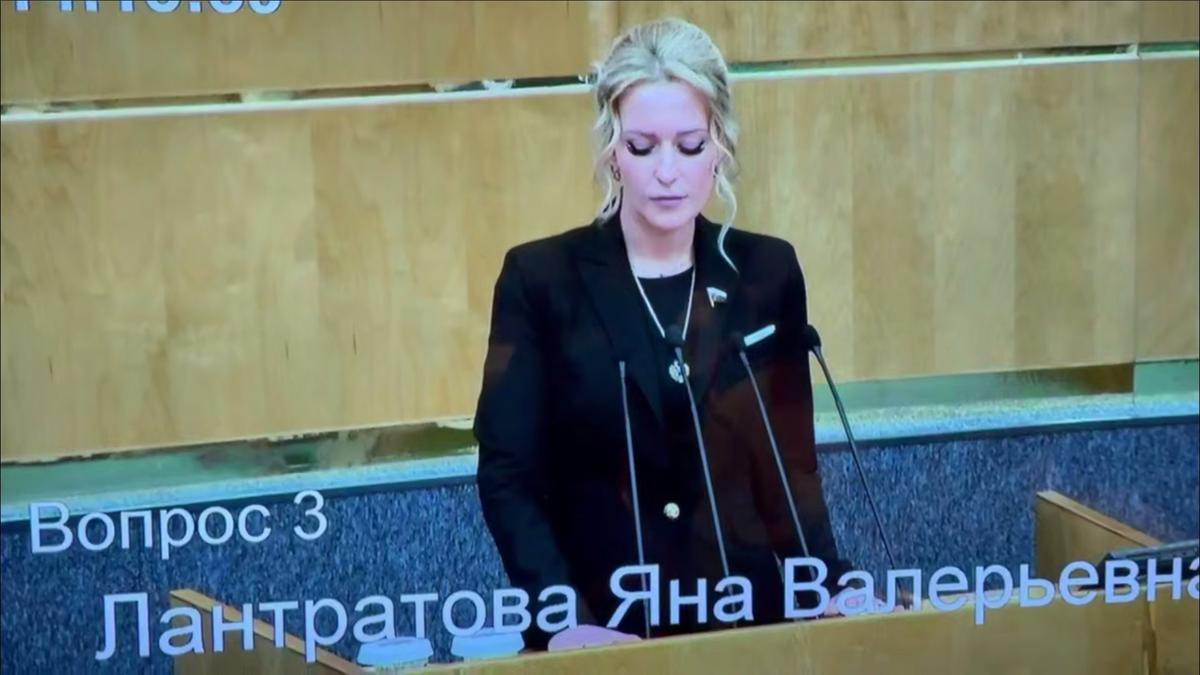 Яна Лантратова на трибуне Госдумы в день избрания омбудсмена. Кадр из трансляции