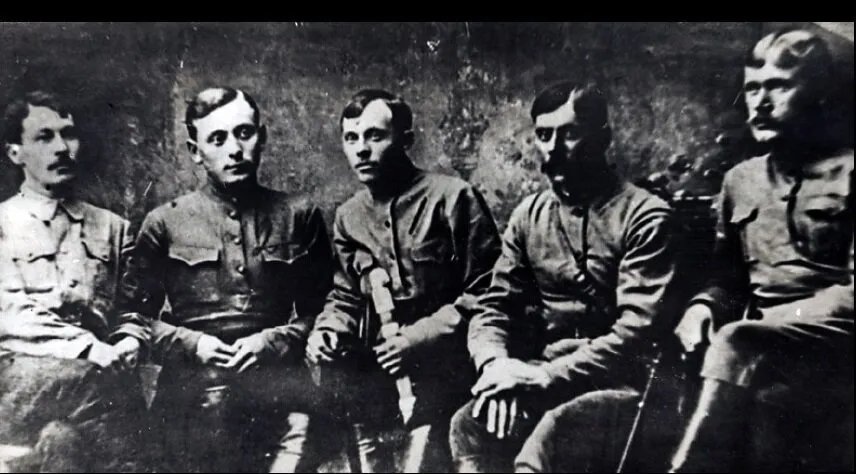 Штаб партизанской армии. В центре — Александр Антонов. Фото из архива