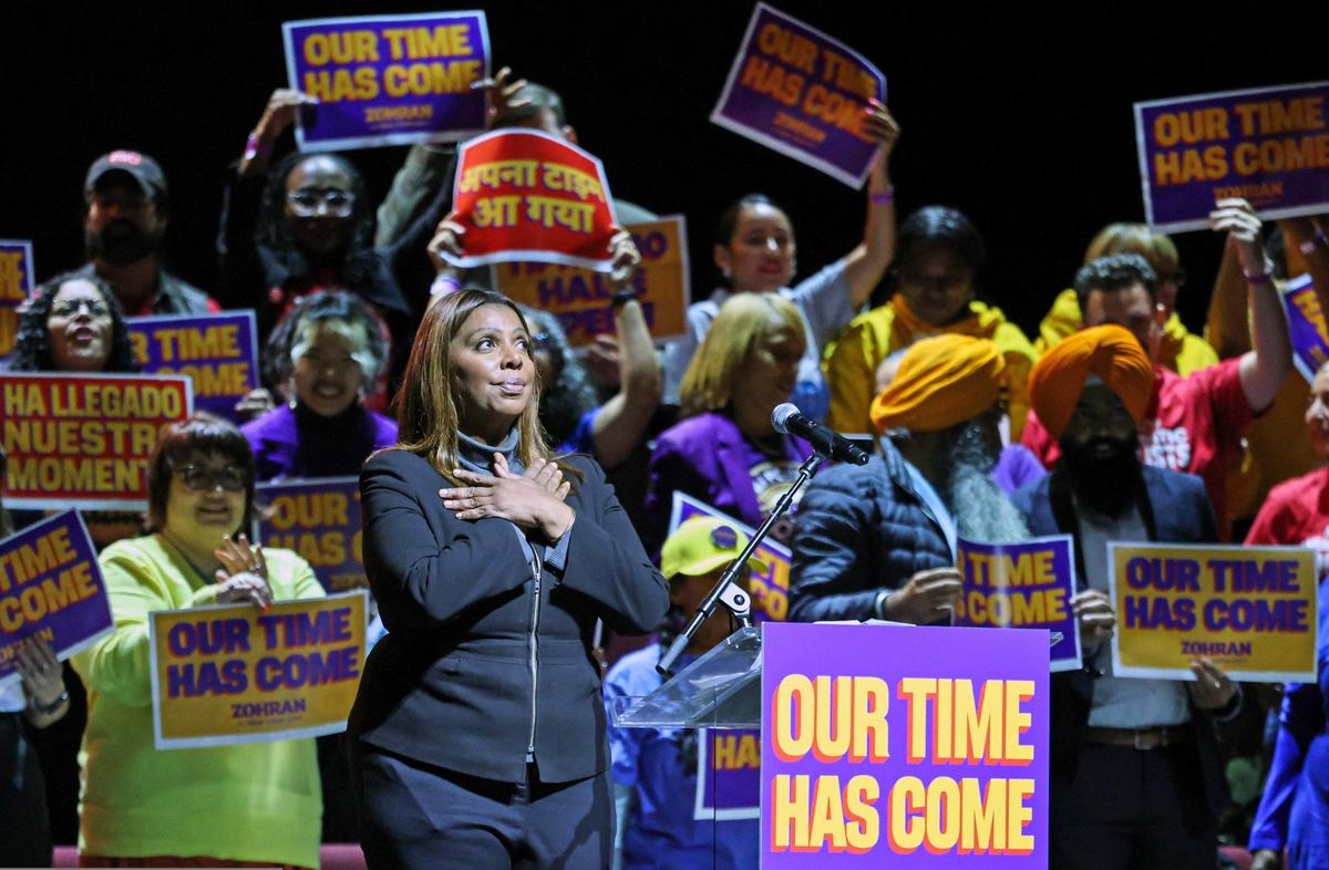 Летиша Джеймс во время митинга кандидата в мэры Нью-Йорка от Демократической партии Зохрана Мамдани. Фото: CHARLY TRIBALLEAU / AFP / East News