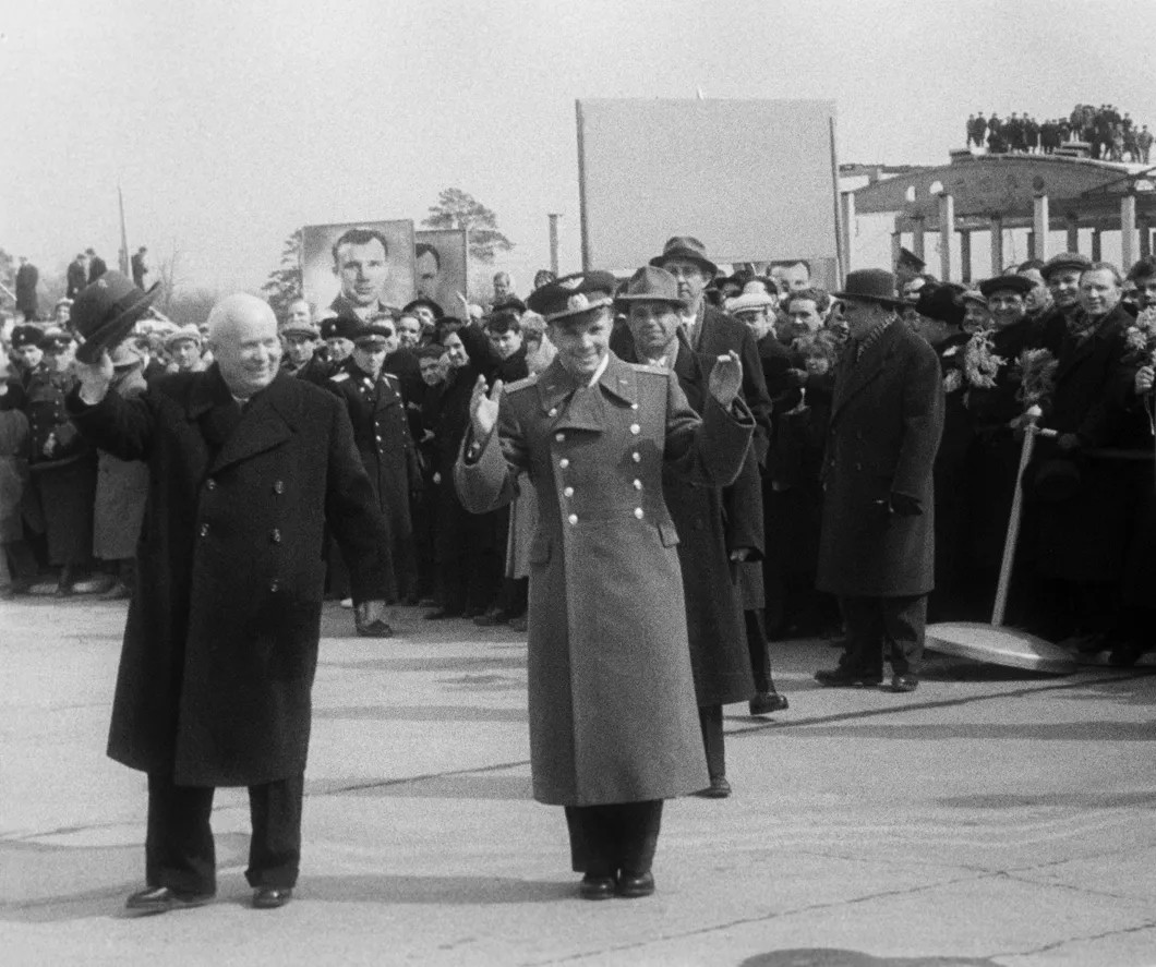 Никита Хрущев и Юрий Гагарин. 14 апреля 1961 года. Фотохроника ТАСС