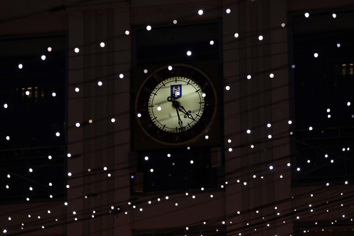 Часы на улице Богдана Хмельницкого в Киеве. Фото: Getty Images