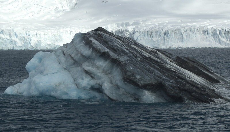 Айсберг в мазуте. Источник: Яндекс Дзен