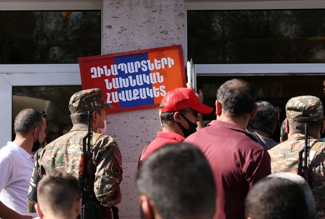 Призывники перед отъездом в Карабах. Фото: Reuters