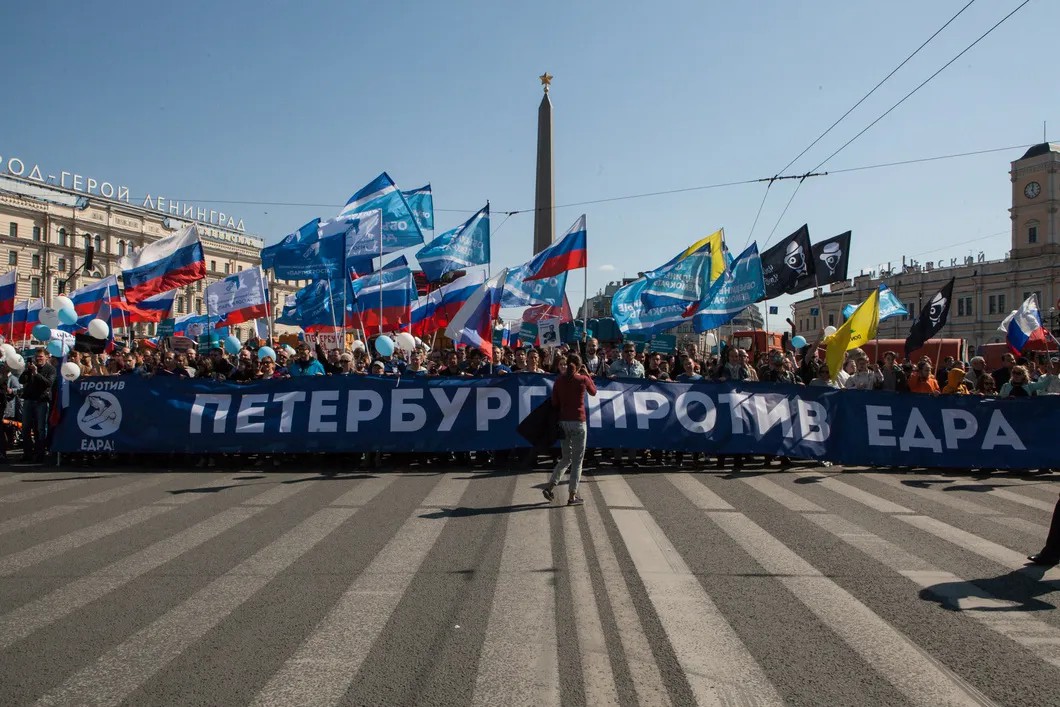 Колонна объединенных демократических сил на шествии 1 мая в Петербурге. Фото: Елена Лукьянова / «Новая в Петербурге»
