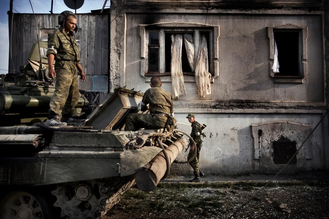 Российские военные после прекращения боевых действий. Цхинвал. Фото: Юрий Козырев / «Новая»