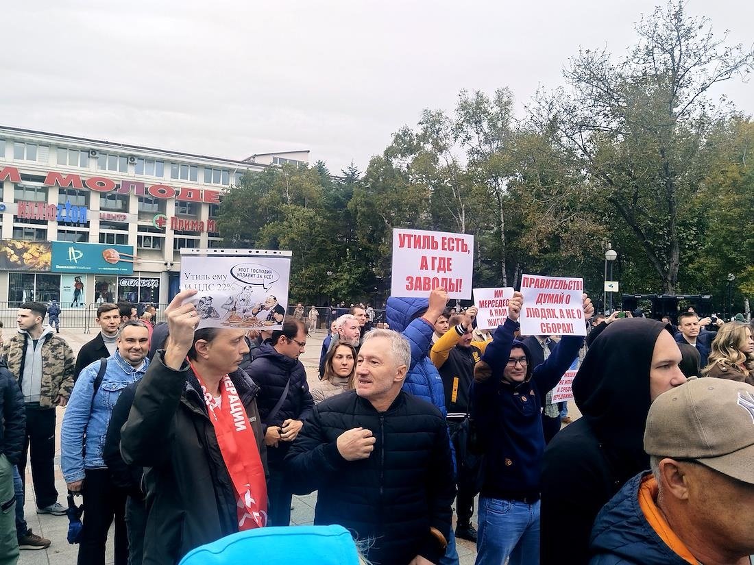 Митинг против повышения ставок утилизационного сбора на ввозимые автомобили во Владивостоке. Фото: Алексей Чернышев / Коммерсантъ