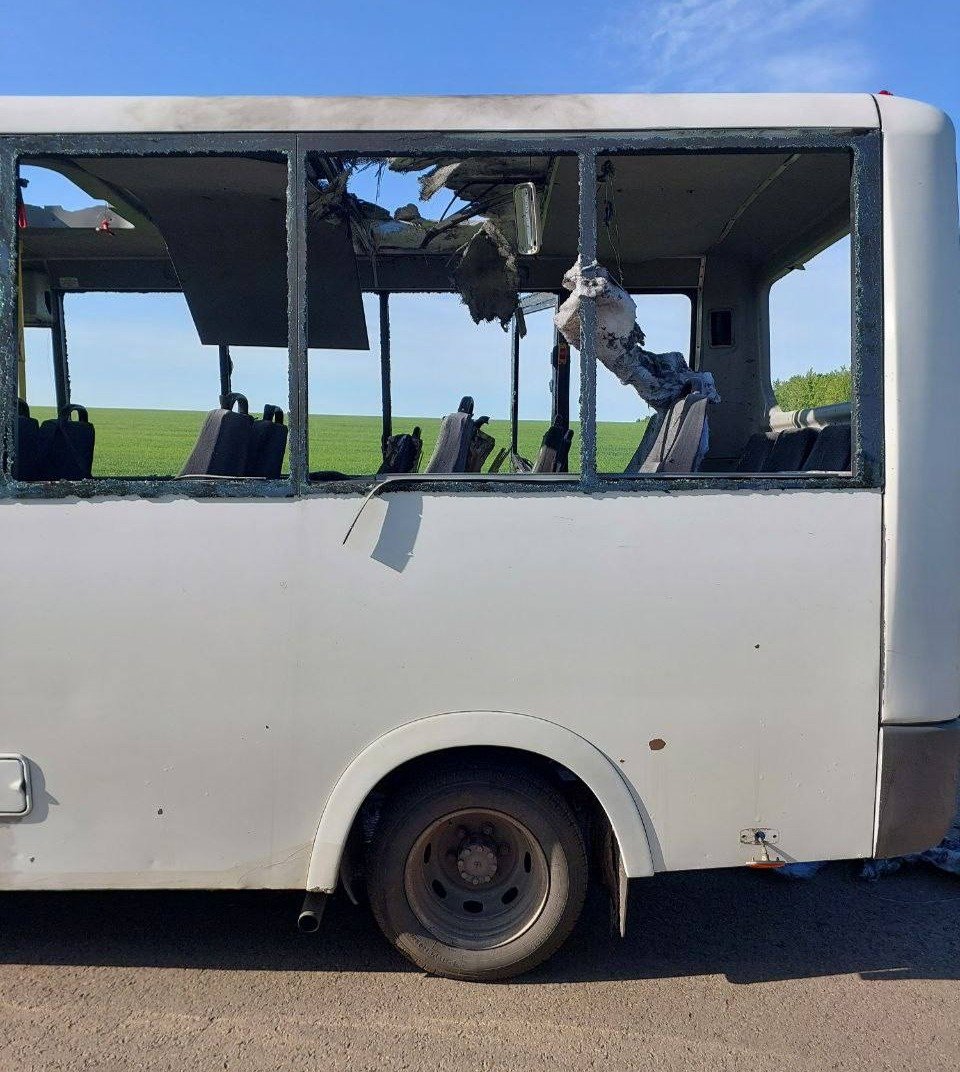 Автобус после атаки дрона-камикадзе. Фото: оперштаб Белгородской области