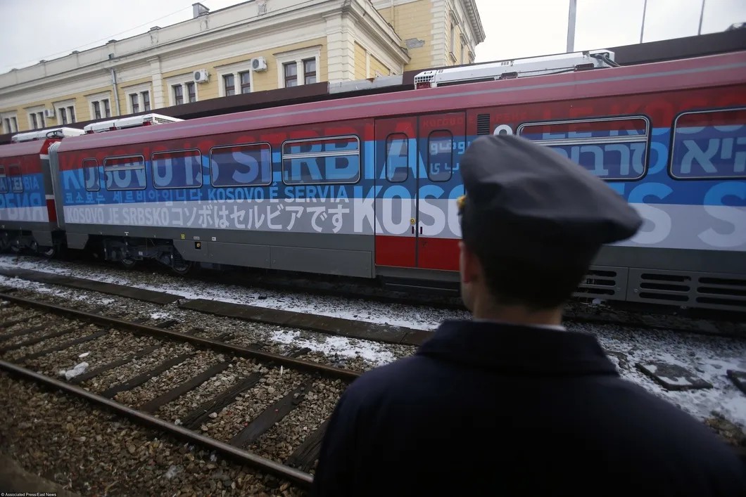 14 января 2017 года. Поезд «Косово — это Сербия» с чиновниками и журналистами следует из Белграда в Косовска-Митровицу. Фото: AP