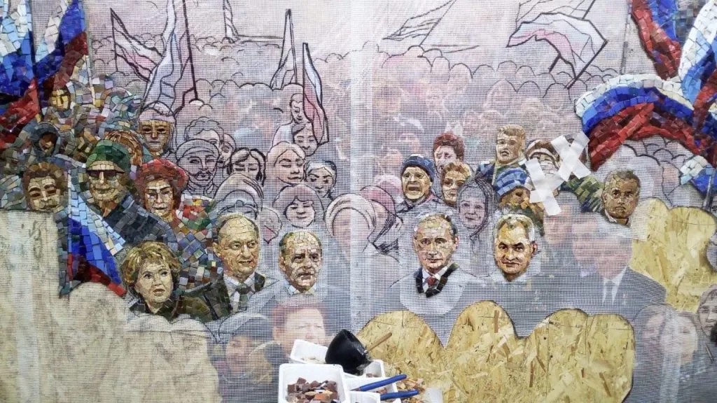 Фрагмент мозаики с первыми лицами государства на стенах храма Минобороны. «Фото: МБХ-медиа»