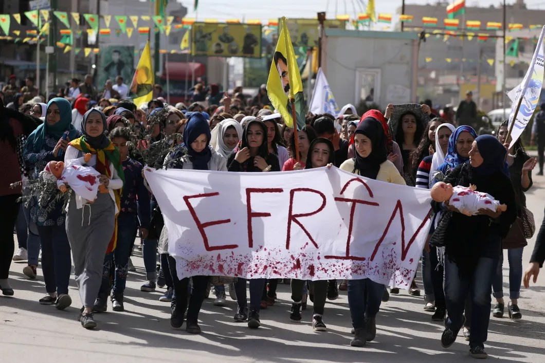 Протестная демонстрация курдов после наступления турецкой армии в Африн. Фото: Reuters