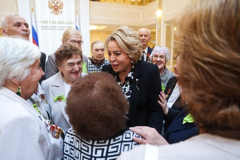 Валентина Матвиенко на встрече с блокадниками. Фото: senatinform.ru