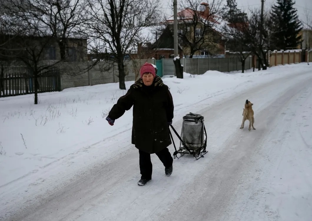 Авдеевка. Местная жительница. Фото: Reuters