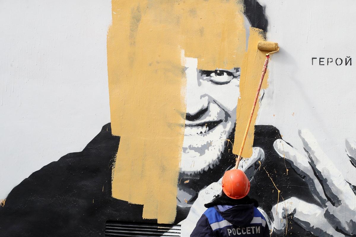 Граффити с изображением Навального в Санкт-Петербурге. Фото: Александр Демьянчук / ТАСС