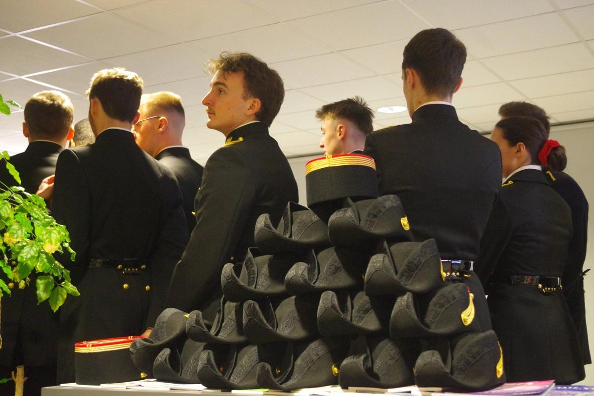 Студенты Ecole politechnique — знаменитого инженерного вуза в системе вооруженных сил Франции. Фото: Юрий Сафронов / «Новая газета»