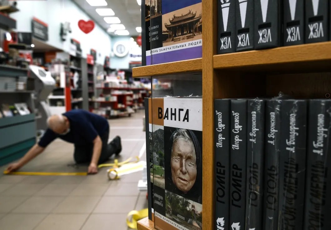 Подготовка книжного магазина «Москва» к открытию после карантина. Фото: РИА Новости