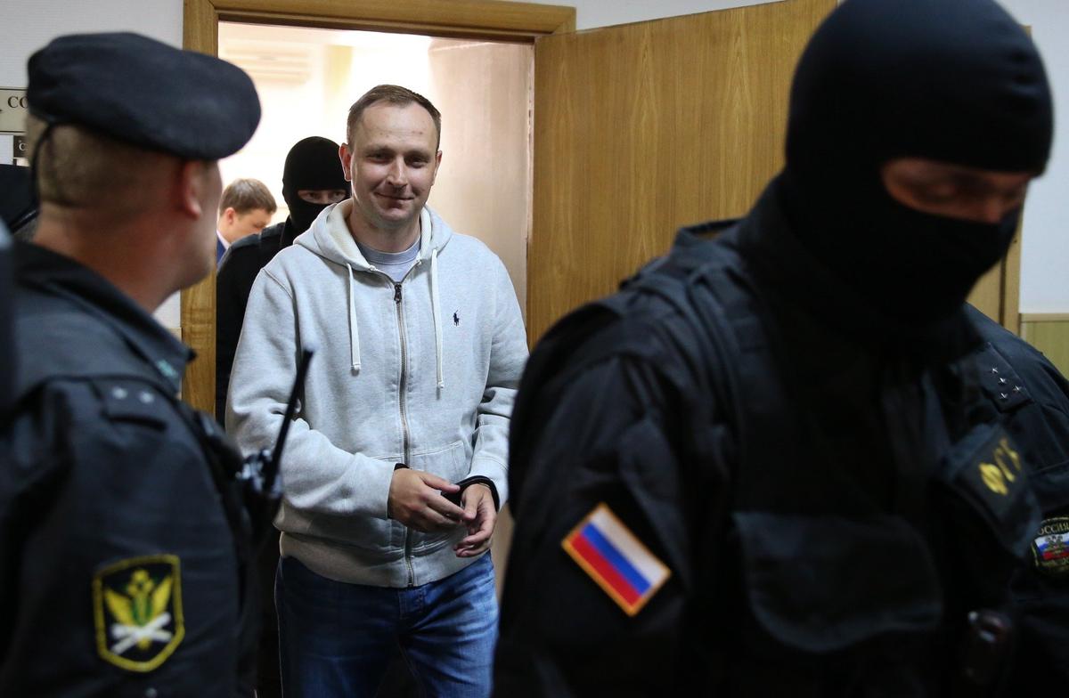 Денис Сугробов в Басманном суде. Фото: ИТАР-ТАСС / Антон Новодережкин
