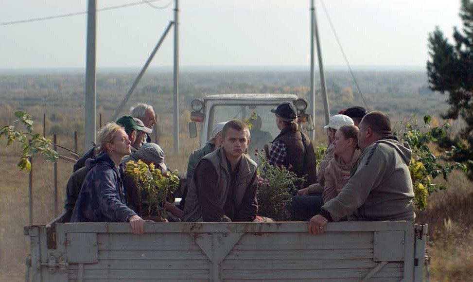 Кадр из фильма «Над вечным покоем»