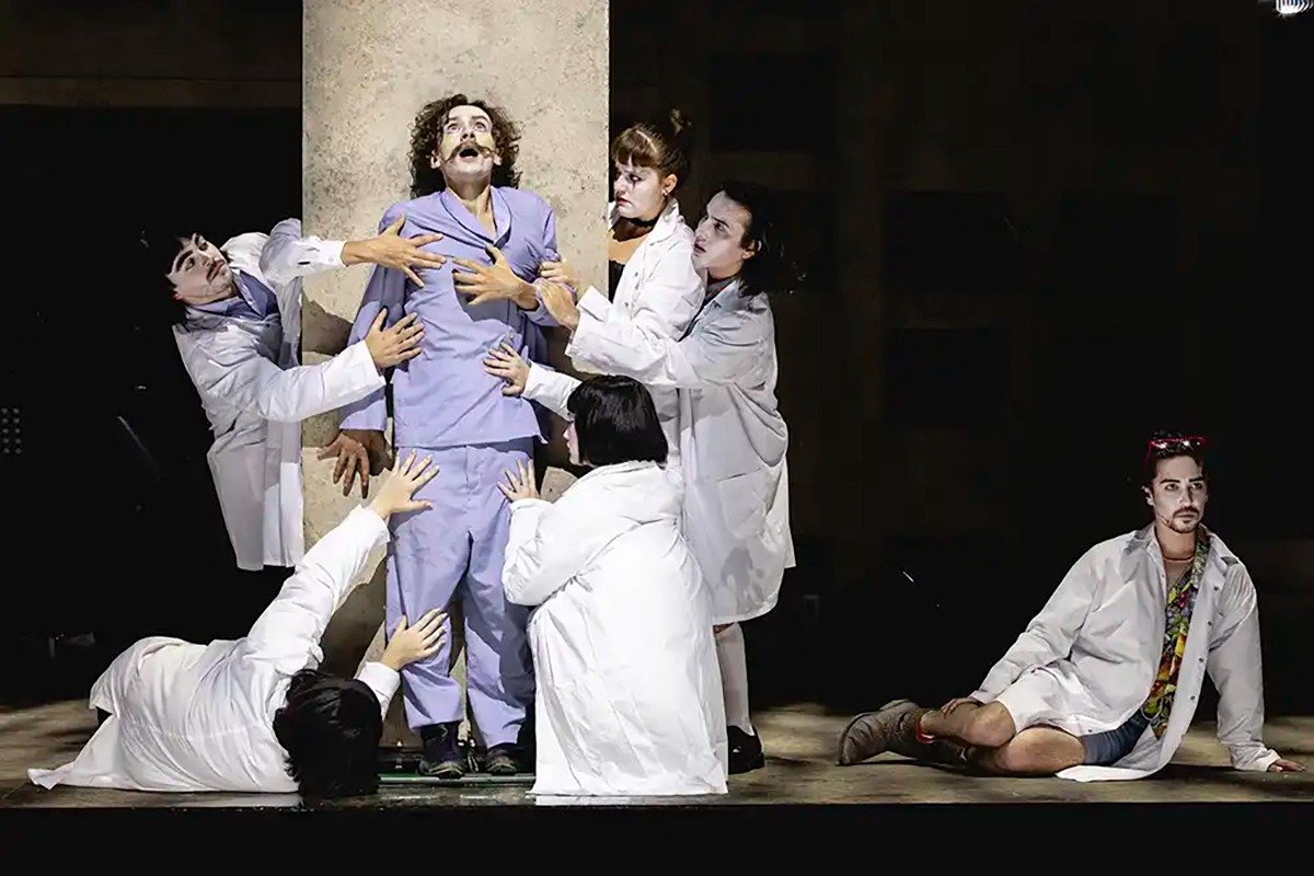 Сцена из спектакля спектакля «Крум». Фото: gesher-theatre.co.il