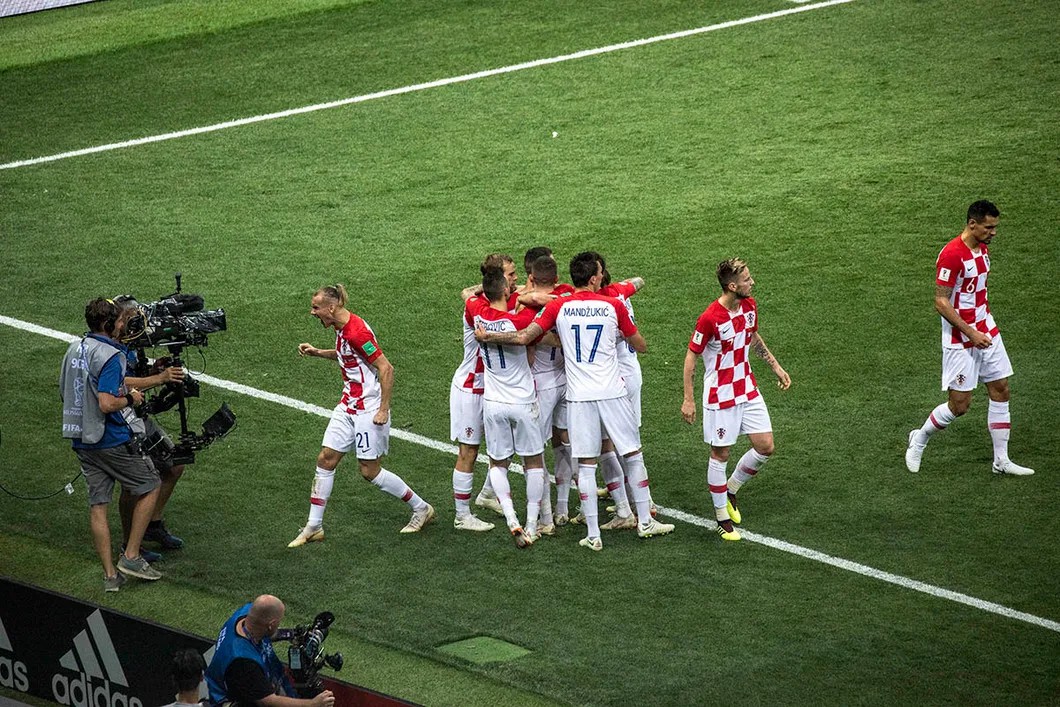 Хорваты празднуют свой первый гол. Фото: Влад Докшин / «Новая газета»