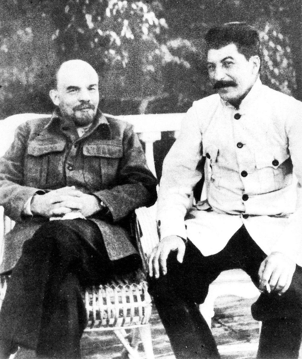 Встреча Ленина и Сталина в Горках. Репродукция ТАСС