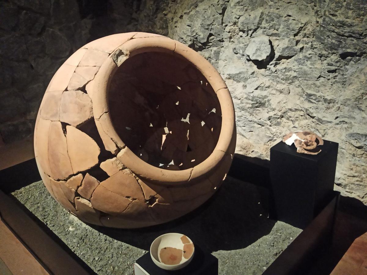 Карасы урартского периода, VII в. до н.э. Музей истории вина Армении. Фото: Евгения Енгибарян