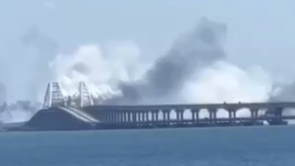 «Крымский мост не поврежден», «поставлена дымовая завеса»…