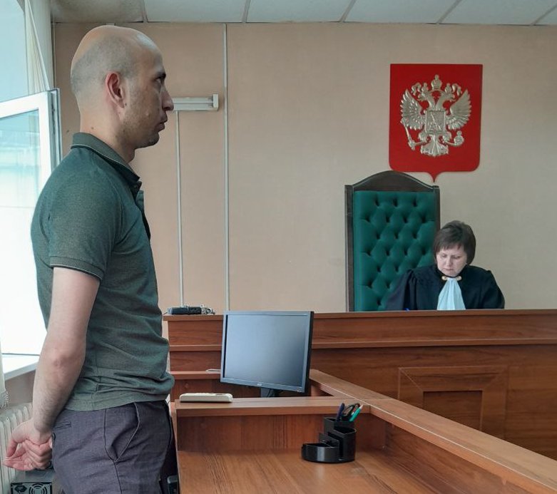 Полицейский Отар Амоев и судья Лариса Малухина. Фото: Татьяна Знак