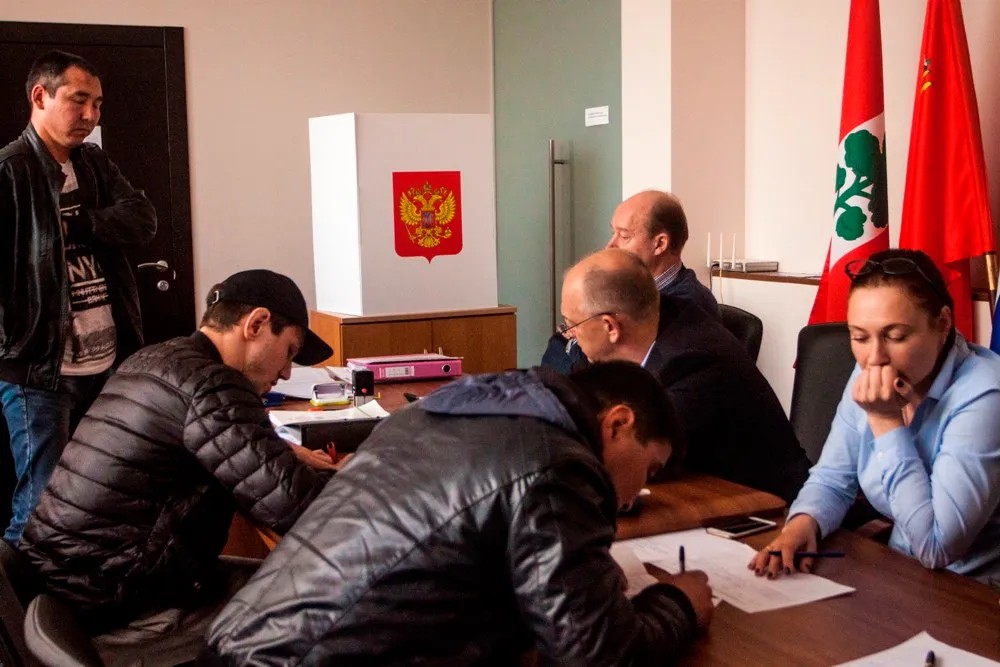 Досрочное голосование, по мнению кандидатов, прошло с нарушениями. Фото: Наталия Зотова