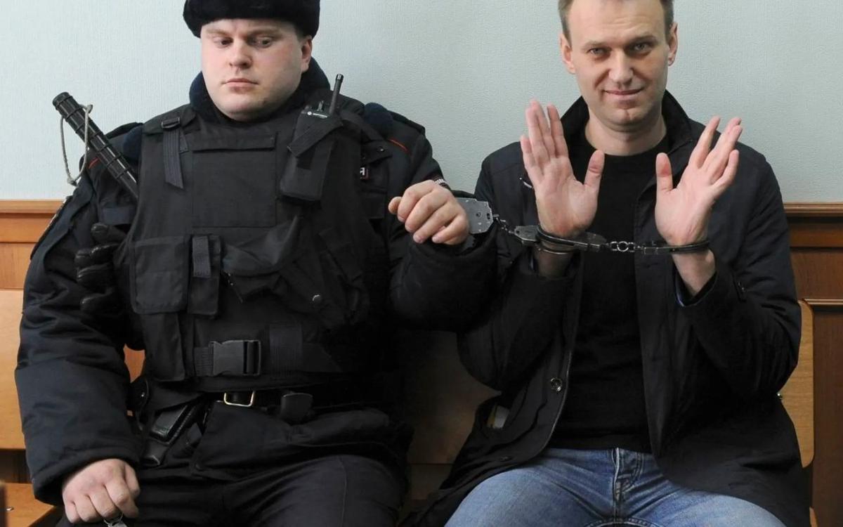 Алексей Навальный: «Загнать нас в далекие районы — не получится. Людям там не-ин-те-рес-но!» (1 апреля 2017)